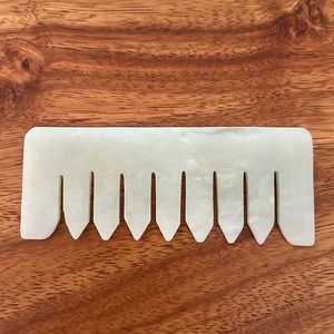 Jade comb